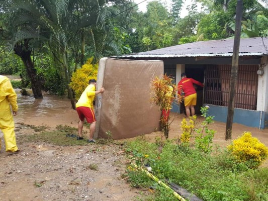 ¡Inundaciones, evacuaciones y rescates! Huracán Eta descarga su furia en territorio hondureño