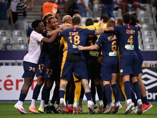 Grito de título de Keylor Navas, la selfie de Neymar y Mbappé sin muletas: Así festejó PSG la Copa de Francia
