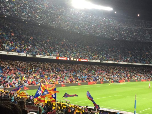 En fotos: Un Camp Nou politizado pide 'libertad y justicia'