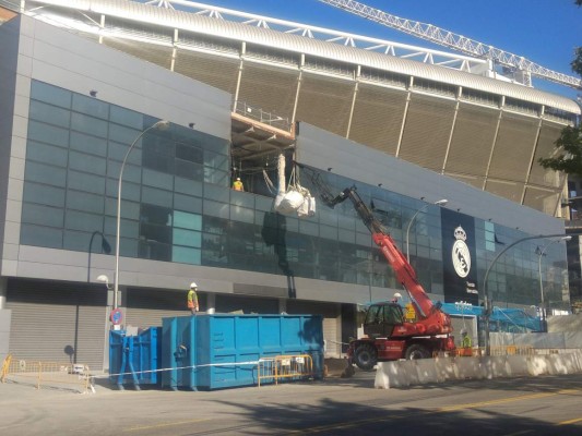 Como nunca lo habías visto: Así luce el Santiago Bernabéu sin césped durante la remodelación