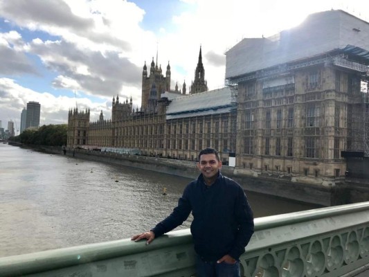 Amado Guevara se codea en Londres con los mejores técnicos del mundo