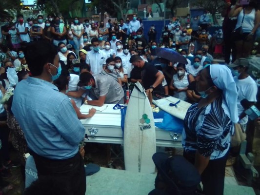 Conmoción en El Salvador: así era Katherine Díaz, la surfista que murió tras ser alcanzada por un rayo