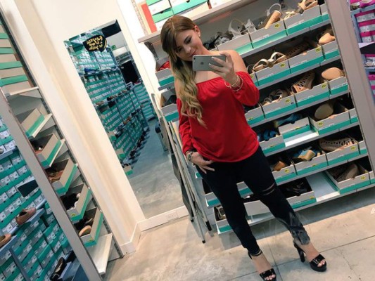 Las fotos más sensuales de Diana Calderón, una de las periodistas más lindas de El Salvador