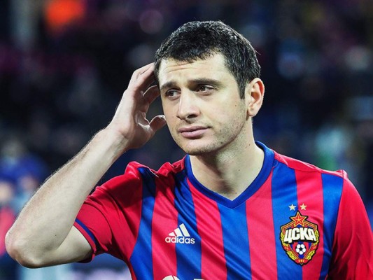 Con tres del Barcelona y dos del Real Madrid: Los jugadores activos más fieles a una camisa, sorpresa en el top 3