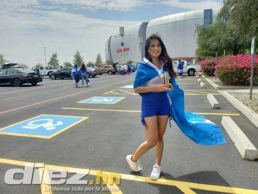 Un hondureño con una mexicana: Las bellas chicas que deslumbran en el State Farm Stadium