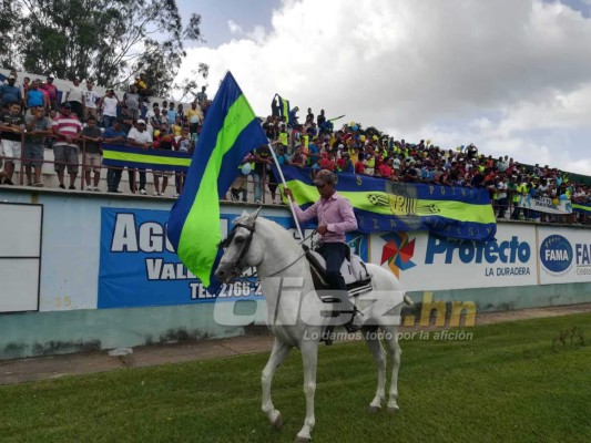 ¡AMBIENTAZO! Espectacular lleno en el Juan Ramón Brevé previo a la Gran Final de Ascenso