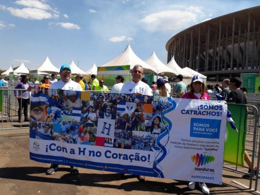 FOTOS: Hondureños se hacen sentir en el estadio Mané Garrincha