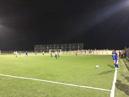 Una de estas canchas del Ascenso albergará juegos de Liga Nacional la próxima temporada