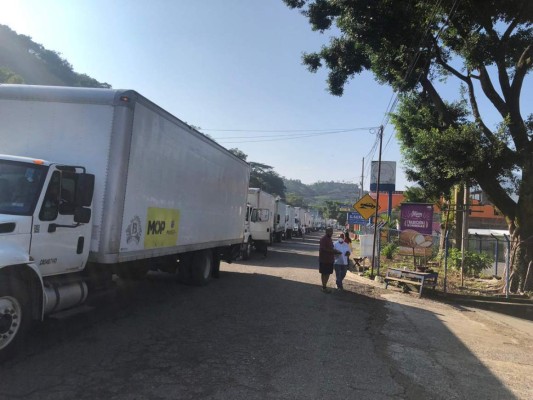 ¡Gracias hermanos! El Salvador envía a Honduras 54 camiones con 30 toneladas de alimentos para afectados de Eta