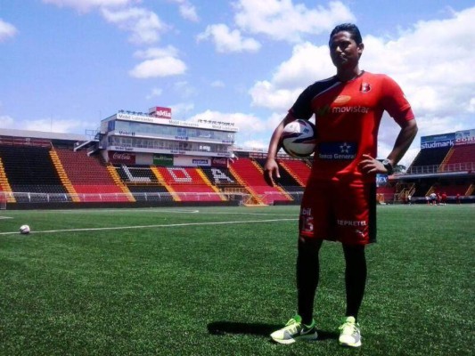 Ramón Núñez firmará y será presentado este domingo con Alajuelense