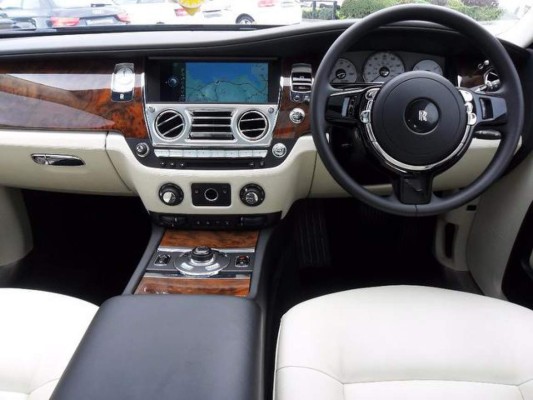 Así es el espectacular Rolls-Royce que puso a la venta Wilson Palacios