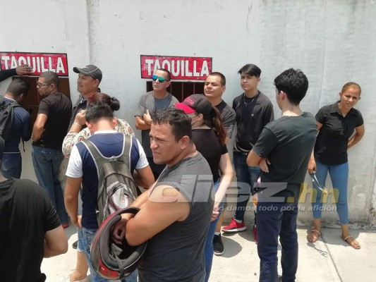 ¡Ambientazo! Progeseños y olanchanos viven una fiesta en el Humberto Micheletti