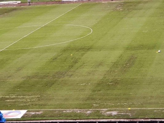 EN FOTOS: Así de pésima luce la cancha del estadio Azteca