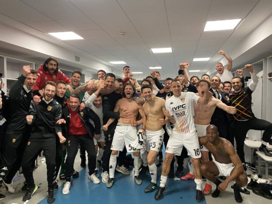 De rodillas y destruido: las duras imágenes de Cristiano Ronaldo tras sufrir otro ridículo con la Juventus