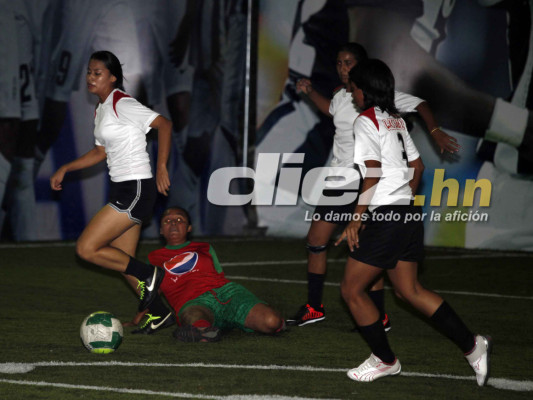 Torneo de fútbol femenino SPORTLINE 2013.