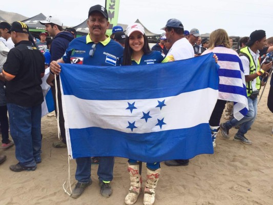 Alexandra López, la bella y talentosa hondureña del motocross