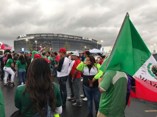 La épica bandera y el asado: Así es el ambientazo previo al México-Estados Unidos en el MetLife &nbsp;&nbsp;