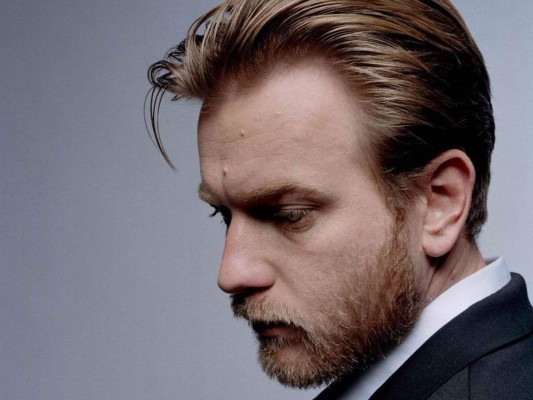 Los famosos que se hundieron debido a su adicción por el alcohol