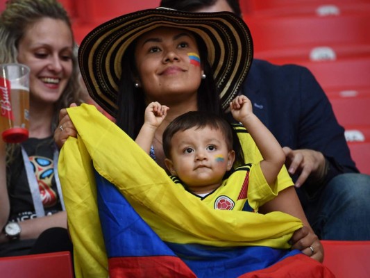 Hermosas colombianas se roban el show en los octavos ante Inglaterra
