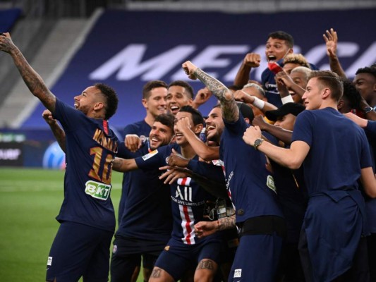 Grito de título de Keylor Navas, la selfie de Neymar y Mbappé sin muletas: Así festejó PSG la Copa de Francia