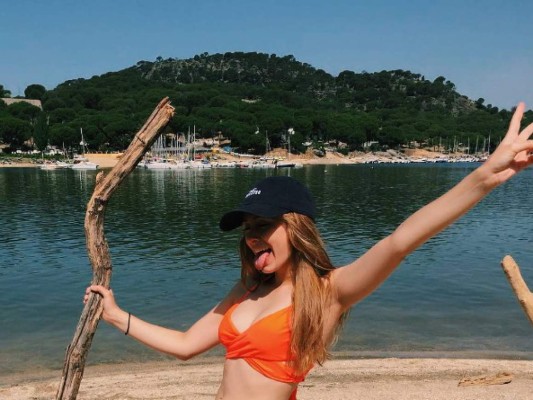 La increíble novia de un futbolista canterano del Real Madrid que ya debutó