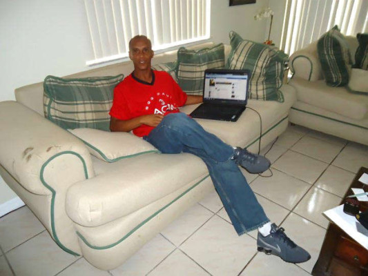 Enrique Reneau (esstilete , canillita ,el orgullo de Jutiapa ) en su nueva faceta en Estados Unidos .