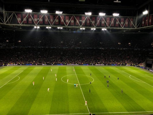 No viste en TV: El espectacular camerino del Ajax y la visita de Florentino Pérez