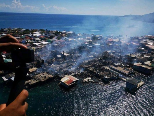 ¡Apocalíptico! Imágenes dolorosas de la devastación que dejó el incendio que arrasó la isla de Guanaja