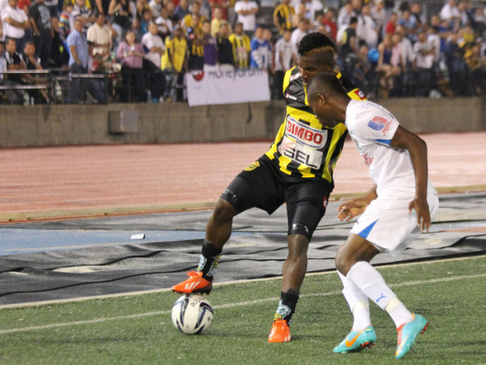 Real España y Olimpia igualaron 1-1 en el estadio Tad Gormley de New Orleans