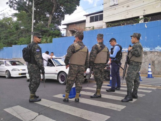 Así fue la llegada de la Ultra Fiel al Estadio Nacional para apoyar al Olimpia