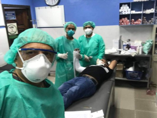 Gilberto Reyes, el médico de Real España que lucha en primera línea contra el coronavirus