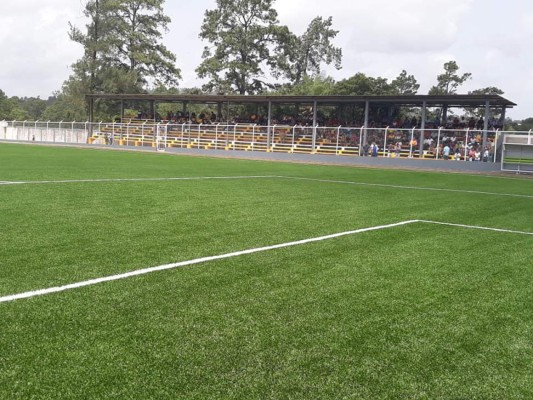 ¡Bonito y moderno! Así es el estadio que se inauguró en Campamento, Olancho