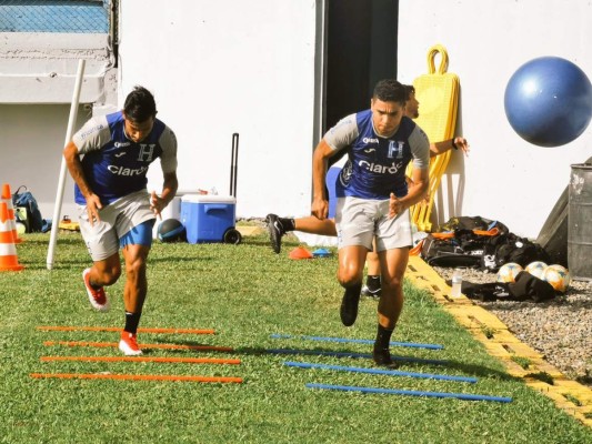 FOTOS: Fortaleza física y bajo fuerte calor se entrena la Sub-23; Coito observa y Falero trabaja en cancha