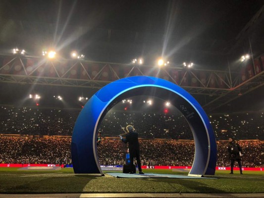 No viste en TV: El espectacular camerino del Ajax y la visita de Florentino Pérez