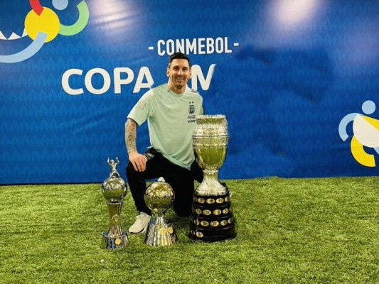 No se vio en TV: Messi celebró el título con su ídolo de siempre y el niño que buscó a Neymar