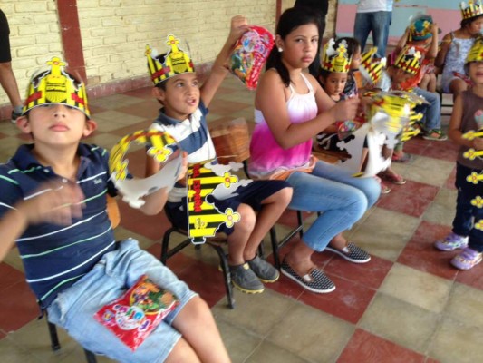 Platense y Real España reparten alegría a niños antes de Copa Presidente