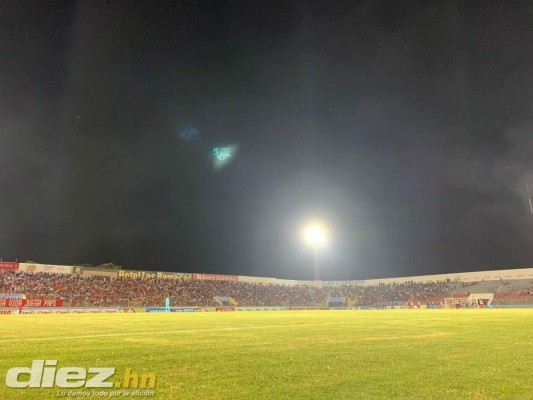 Invitado de lujo en La Ceiba, chica de mercadeo del Vida y la mujer de Jairo Martínez deslumbran