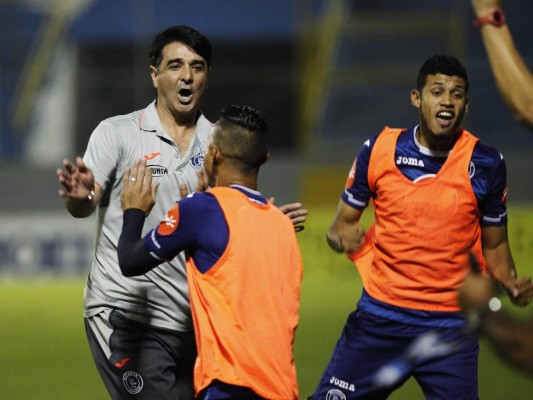 Chicas sexys, lágrimas y un juego rudo; lo que no se vio del Marathón vs Motagua