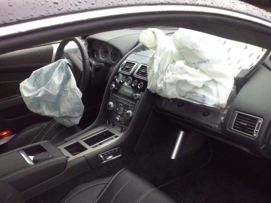 FOTOS: Así quedó el lujoso Aston Martin de Raúl García tras el choque