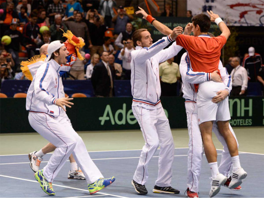 Novak Djokovic elimina a EEUU y clasificó a Serbia a semifinales en la Copa Davis .