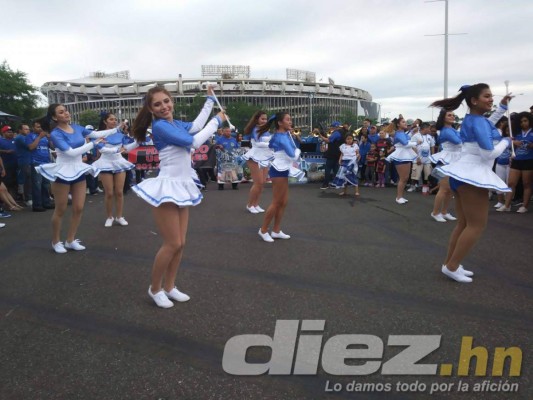 Catrachos y salvadoreños arman fiestón previo al Honduras-El Salvador