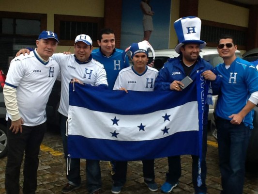 Hondureños comienzan a llegar al Arena da Baixada