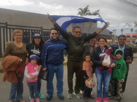 Hondureños viven al máximo el clásico tico que busca a su finalista