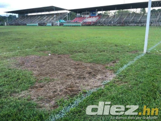 ¡POTRERO! Así de destrozada está la cancha del estadio de Tocoa