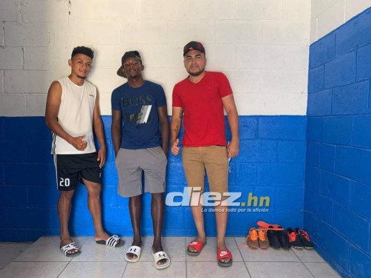 El cocinero, los tacos al sol y sin lujos: los futbolistas del Victoria que viven fuera de excentricidades en la sede