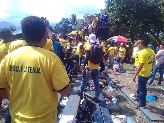 Colapsa gradería previo a juego de semifinal en Segunda División de El Salvador