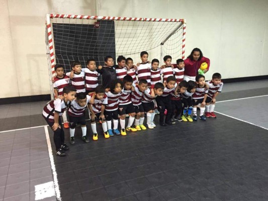 Así es Luis Cálix, el hondureño que venció a la muerte para formar campeones