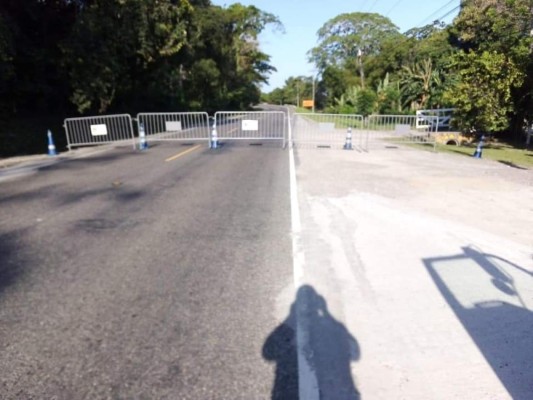 ¡Palos, piedras y tractor! Las medidas de pueblos de Honduras para evitar el coronavirus