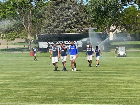 Último entreno de Honduras en Denver: charla entre Elis y Coito, competencia en el arco y, ¿Rivas lesionado?