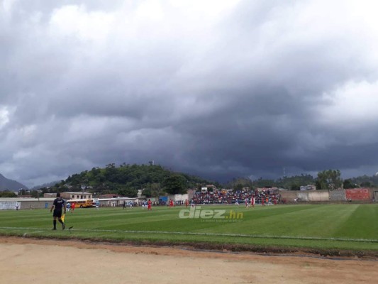 NO VISTE EN TV: Los recogepelotas, el gesto de Licona y la plática Tato-Diego